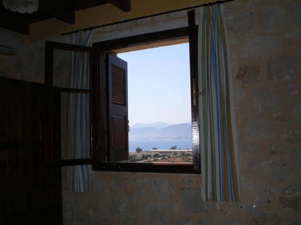Ville Du Soleil - Exclusive Homes With Rustic Charm And Sensational Views Of The Mediterranean Sea Makrýgialos Exteriör bild